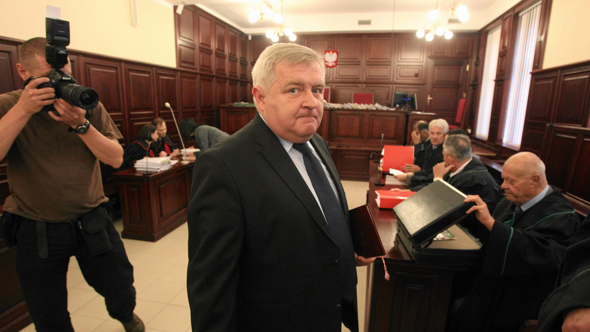 Przed Sądem Apelacyjnym w Szczecinie ruszył w środę proces odwoławczy urzędującego prezydenta Gorzowa Wielkopolskiego skazanego w ub.r na 6 lat więzienia za udział w tzw. aferze budowlanej.