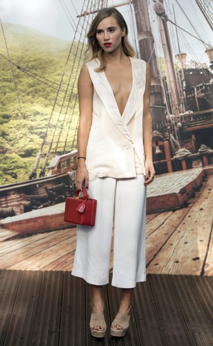 Suki Waterhouse na premierze filmu 'Piotruś. Wyprawa do Nibylandii'