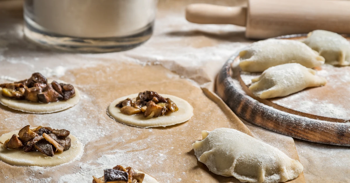 Farsz do pierogów metodą pół na pół. Ewa Wachowicz robi go tylko tak