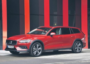 Bąk: Samochód roku? Wszyscy robią nas w konia [MOTOFELIETON]