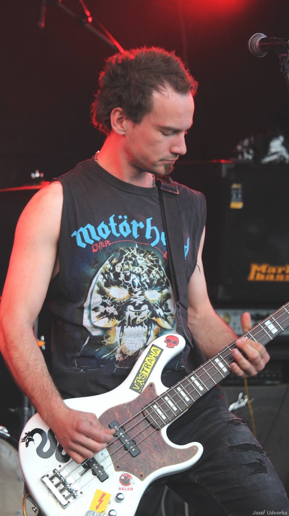 Spevák Michal Janík.