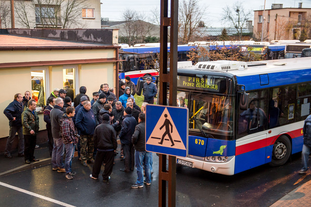 Komunikacyjny paraliż w Bydgoszczy. Przez strajk nie wyjechały na ulice tramwaje i autobusy