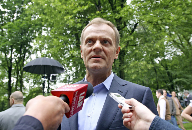 Tusk zwleka, przetargom grozi paraliż