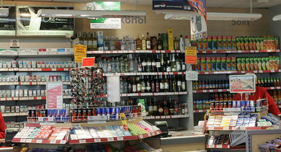 Koniec z alkoholem na stacjach. Petru przeciwny: za dużo ograniczeń