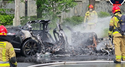 Na ulicy w Warszawie spłonął elektryk wart milion zł! Mówi się, że było to jedyne takie auto w Polsce