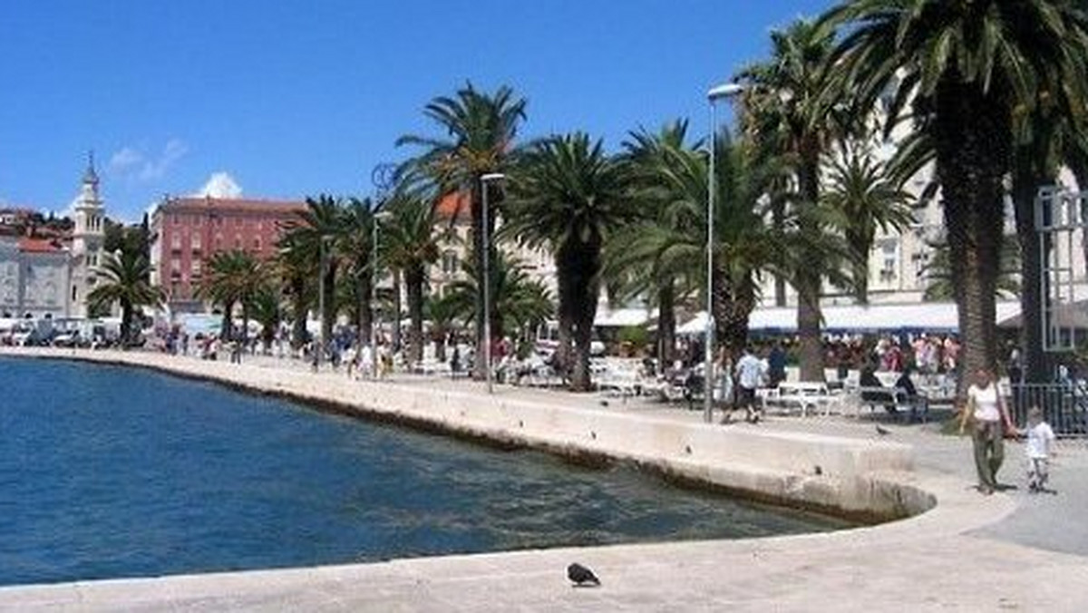 Split, metropolia Dalmacji, miasto pod ochroną UNESCO, wpisane na listę Światowego Dziedzictwa Kulturowego, której sercem jest wzniesiony ponad 1700 lat temu Pałac Dioklecjana, wita gości z otwartymi rękoma.
