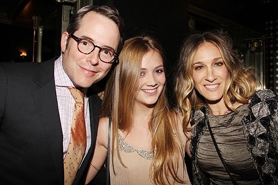 Billie Lourd z Matthew Broderickiem i Sarah Jessica Parker