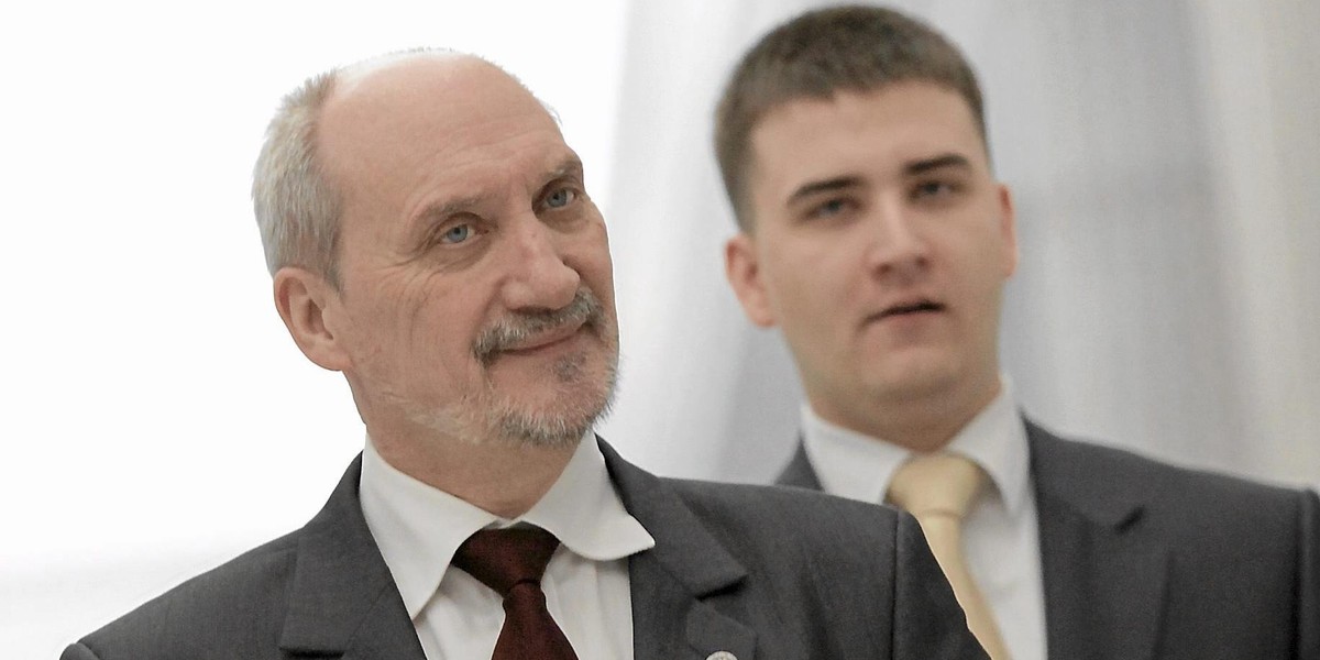 Macierewicz do posłów: Misiewicz przerasta was intelektem