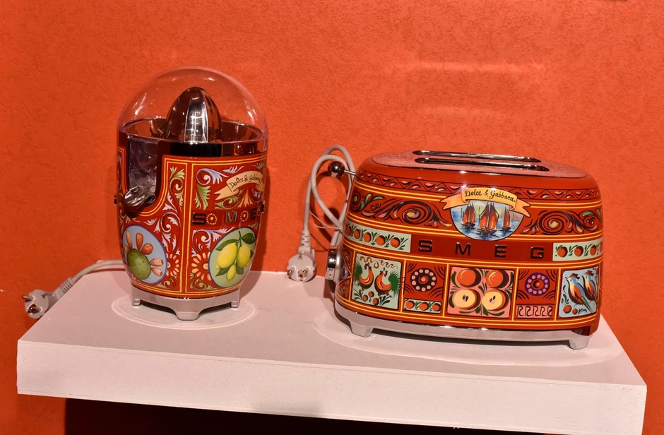 Blender i toster iz iste kolekcije