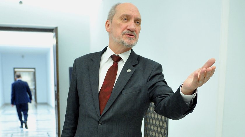 Antoni Macierewicz, szef MON