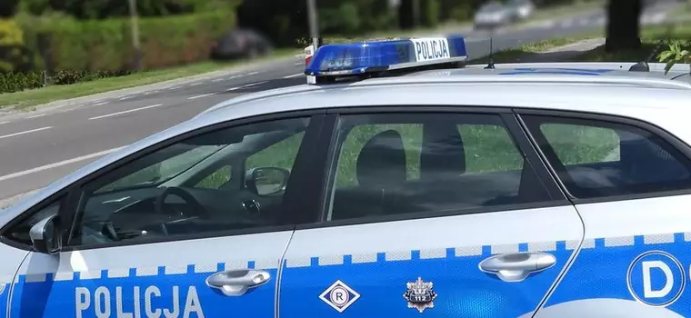 Policjanci zauważyli, że jedzie bez pasów. To był dopiero początek