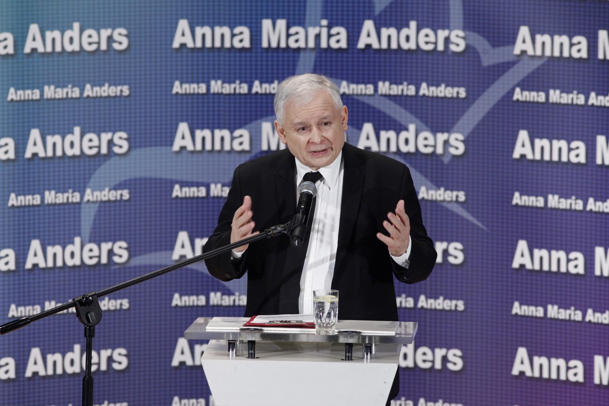 Prezes PiS Jarosław Kaczyńśki, podczas spotkania z mieszkańcami Grajewa.