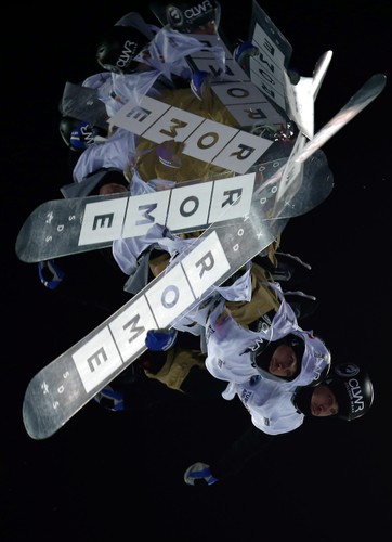 Zobacz szalone akrobacje snowboardzistów