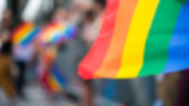 "To uderza w osoby LGBT". Politycy Koalicji Obywatelskiej walczą z homofobicznymi banerami