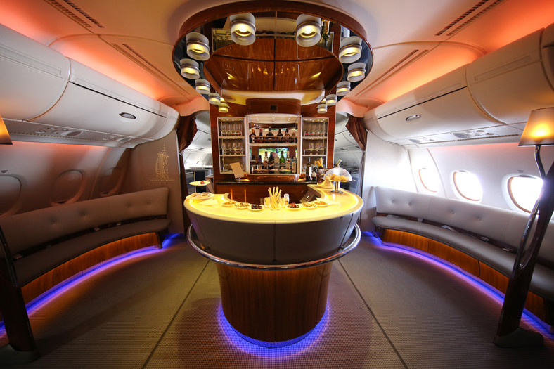 Bar na pokładzie A380 Emirates