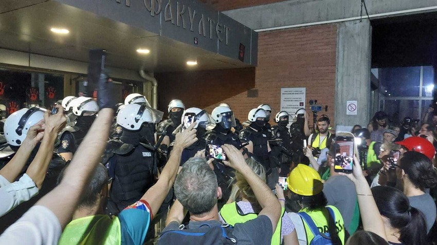 Novi Sad protest ispred Filozofskog