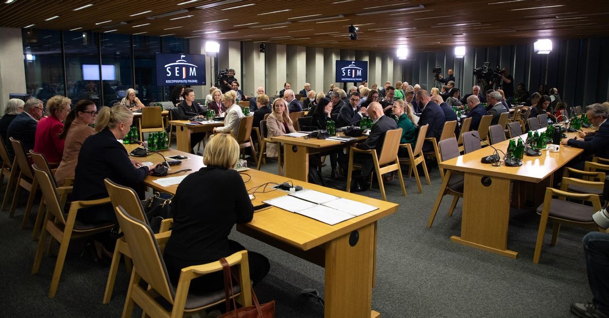 Poland Parliament: Ruling Party Waits Hours for Vote Support