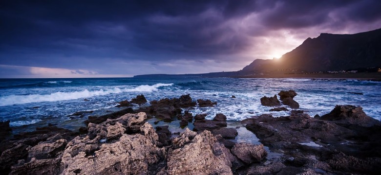 Najwyższy stopień alertu na Sycylii. Cyklon Harry paraliżuję wyspę