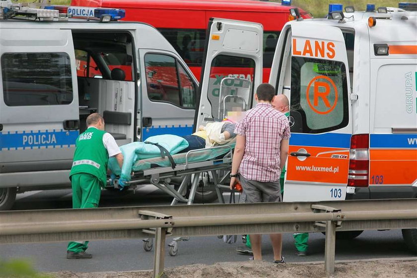 Zarzuty dla kierowcy autobusu, który zsunął się ze skarpy