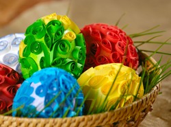 Folia bąbelkowa i ołówek z gumką - tak się teraz robi najmodniejsze pisanki!