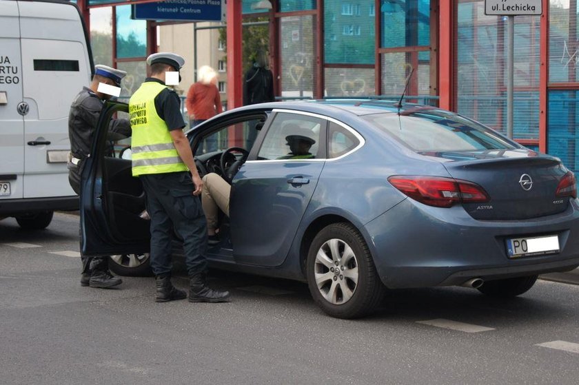 Wojna taksówkarzy z nielegalnymi przewoźnikami. Tak walczą w Poznaniu