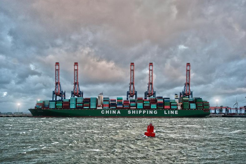 CSCL Globe - rozładunek w Rotterdamie