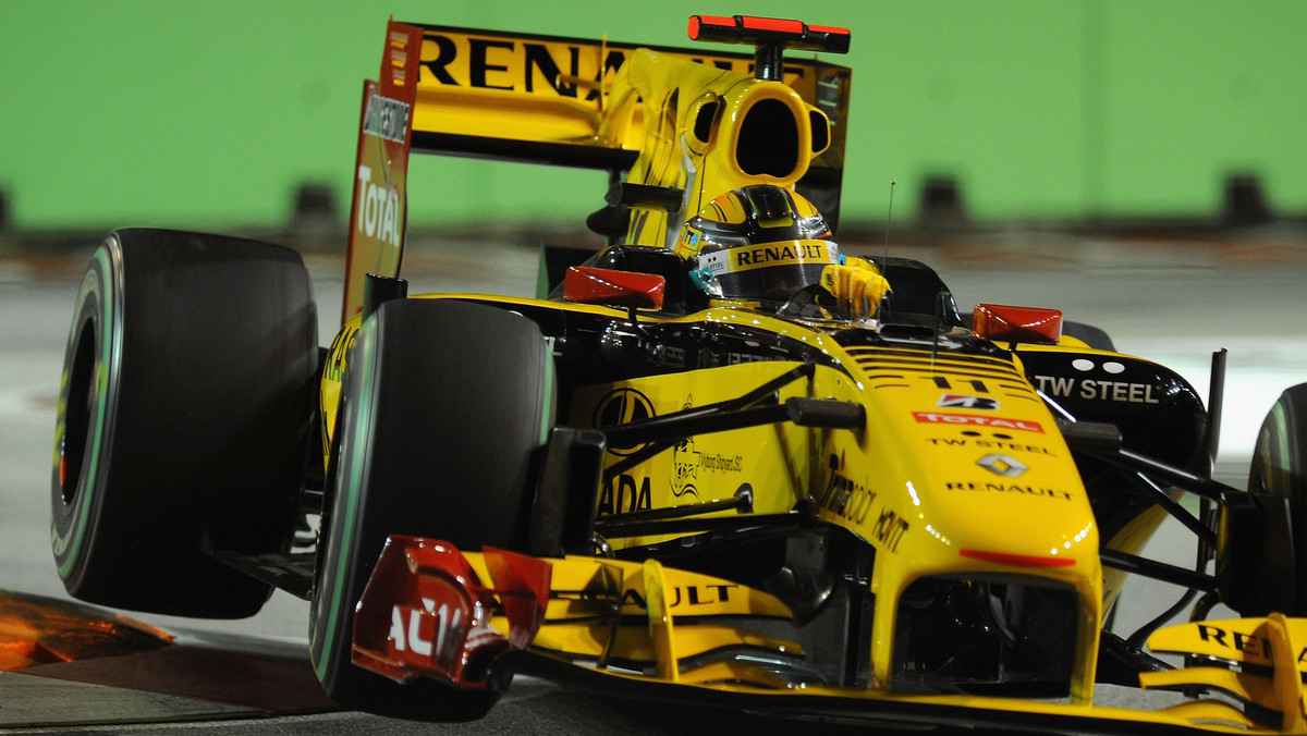 Robert Kubica zajął siódmą pozycję w nocnym wyścigu o Grand Prix Singapuru, rozgrywanym na torze ulicznym w Marina Bay. Triumfował Fernando Alonso z teamu Ferrari, przed Sebastianem Vettelem i Markiem Webberem (obaj Red Bull). Nasz zawodnik wykonał kilka imponujących manewrów na torze, dzięki którym przedarł się z trzynastego miejsca na siódme.
