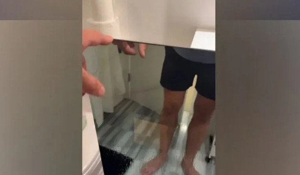 Ogledalo iza koga je bio tv