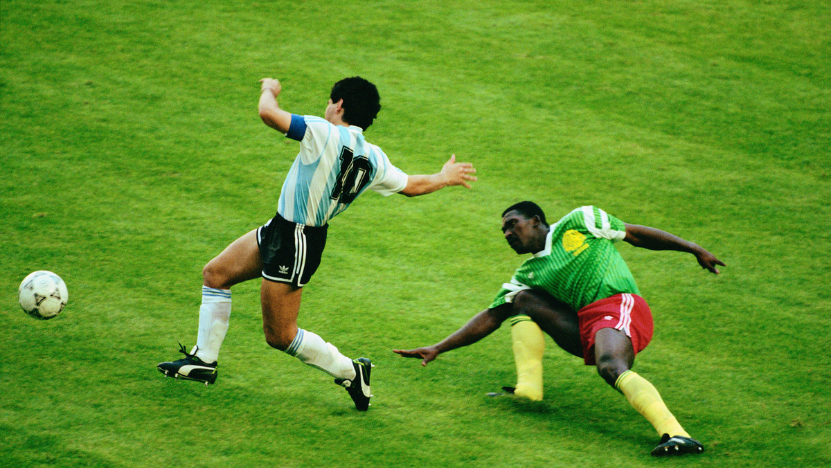 Sobotnie zwycięstwo Kostaryki nad Urugwajem, czy wcześniejszy pogrom Hiszpanów w meczu z Holandią zostały w świecie okrzyknięte jako sensacyjne. Owszem, były to niespodzianki, ale zdecydowanie umywały się do prawdopodobnie największej sensacji w historii mistrzostw świata. W 1990 roku wielka Argentyna przegrała z półamatorami z Kamerunu. Aby oddać ogrom tamtego zdarzenia, nie wystarczy jedno zdanie.
