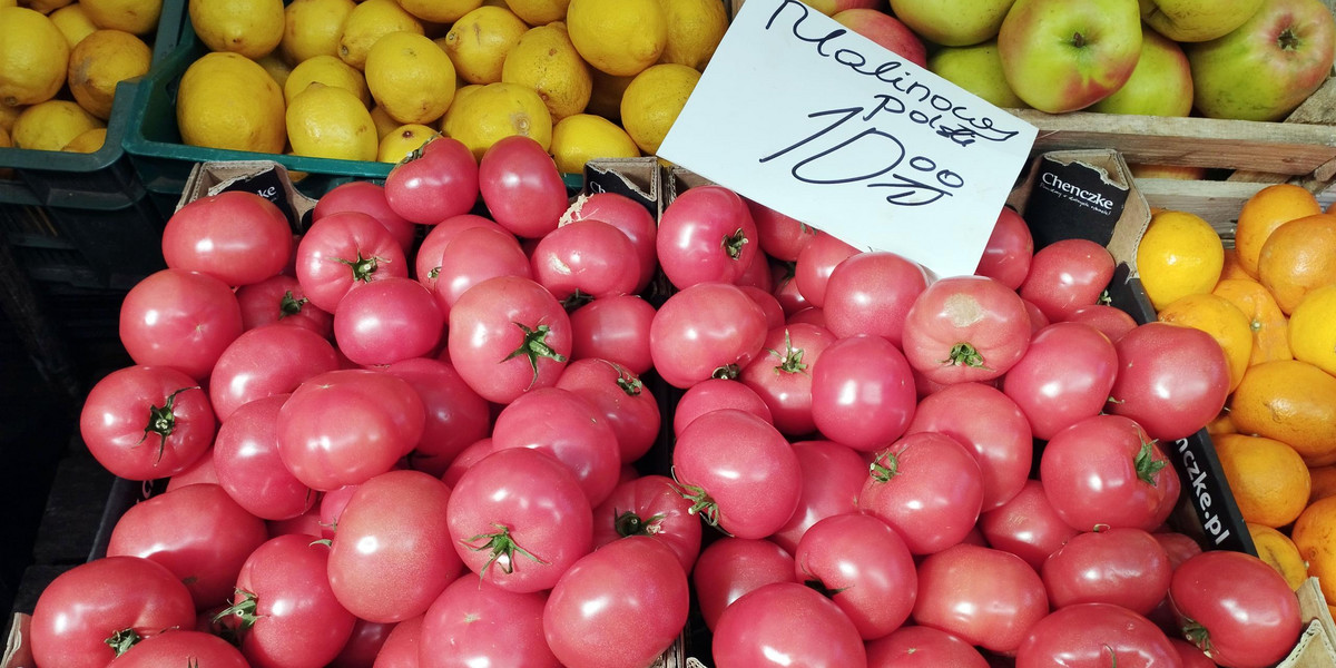 Kupując pomidory, warto zwrócić uwagę na ich kolor.