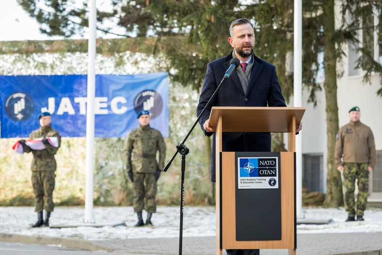 Szef MON na otwarciu JATEC.