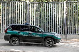 Zapora na granicy działa. Biznes na migrantach kwitnie