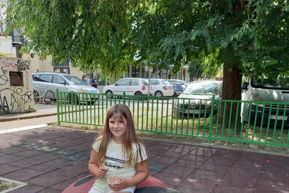 Elena (12) se bori protiv opakog tumora na mozgu od svoje četvrte godine, a sada joj za pobedu fali samo 59.000 SMS poruka!