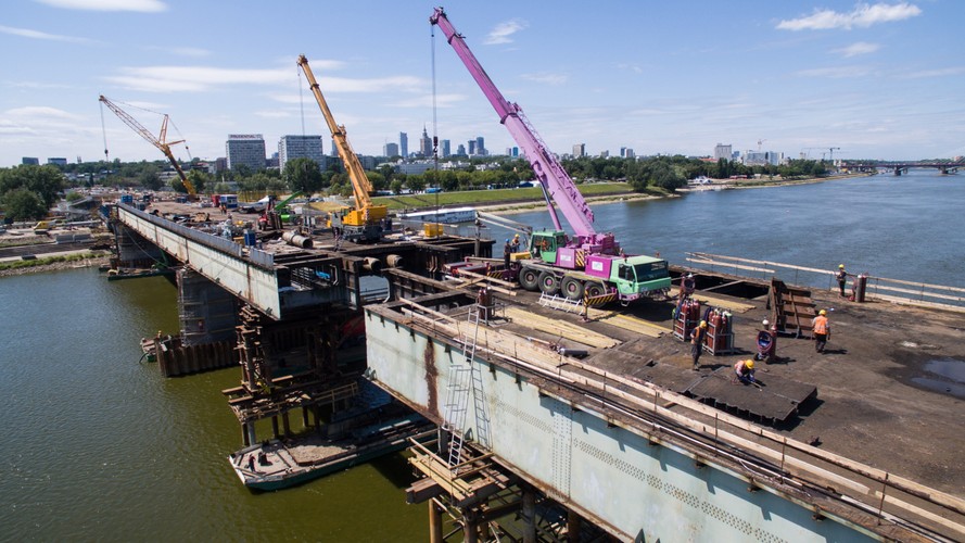 Postępy prac remontowych na moście Łazienkowskim w Warszawie, 16 bm. <br>(zuz) PAP/Leszek Szymański