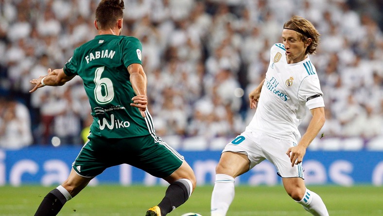 La Liga Real Madryt Real Betis 12 Zawodnikow Realu Na Boisku Pilka Nozna