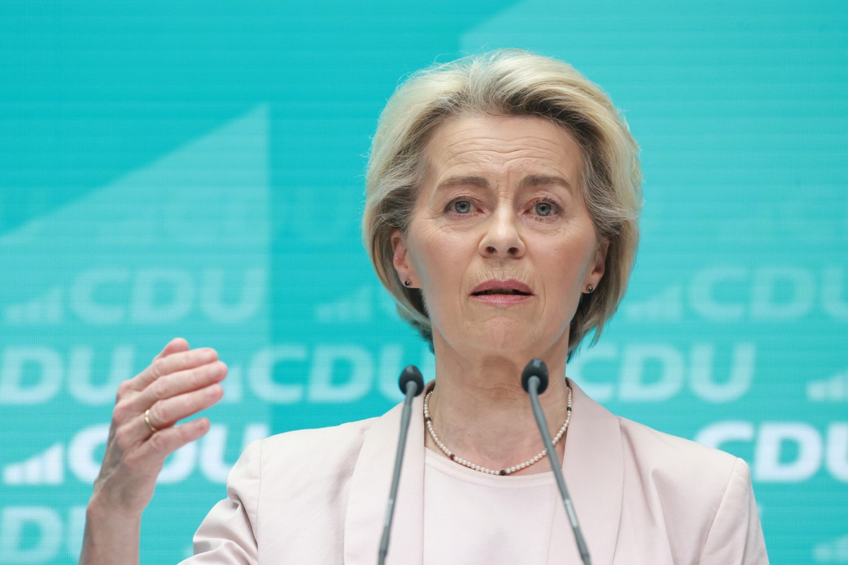 Przewodnicząca Komisji Europejskiej Ursula von der Leyen przemawia podczas konferencji prasowej w siedzibie partii Unia Chrześcijańsko-Demokratyczna (CDU) w Berlinie