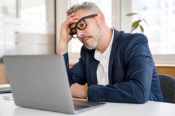 „Dość benefitów z sufitu”. Pracownicy chcą podwyżek, nie lukrowego wellbeingu