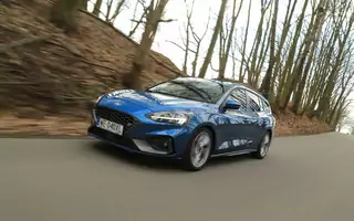 Ford Focus ST - dużo frajdy przy niskim spalaniu