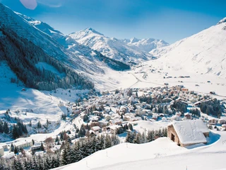 Andermatt z trochę zapomnianej wioski stał się jednym z najbardziej luksusowych kurortów w Szwajcarii 