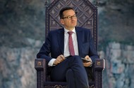 Morawiecki na tronie