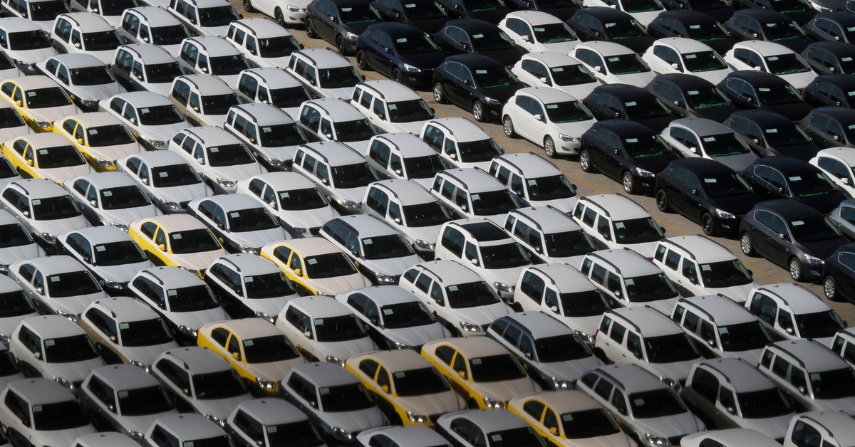 Handel zagraniczny: auta z Chin trzymają nas w deficycie