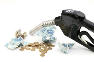 Gdzie zatankować za mniej niż 6 zł/l? Eksperci podpowiadają