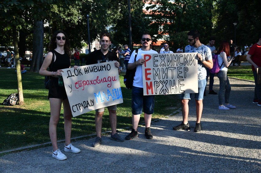 Demonstranti u Pionirskom parku