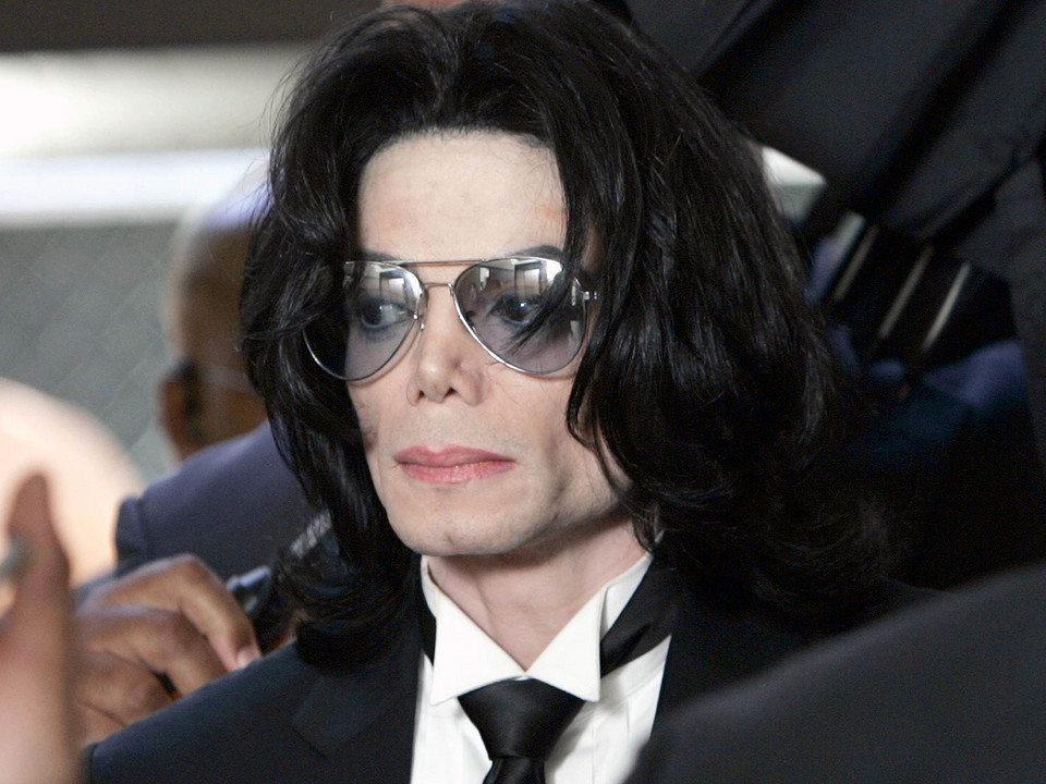 Skandale gwiazd: Michael Jackson oskarżony o pedofilię