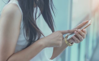 Amerykański żołnierz i uciekinierka. Kogo udają internetowi oszuści chcąc wyłudzić pieniądze?