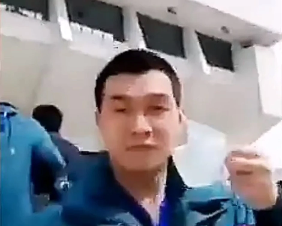 Lekari u Kini skidaju maske