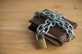 Ovih 7 stvari nikada ne držite u novčaniku: Prema narodnom verovanju teraju novac