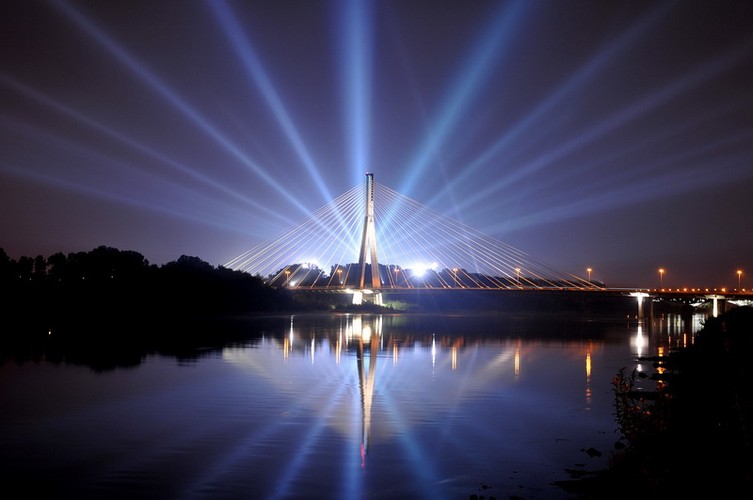 Łuna nad mostem Świętokrzyskim