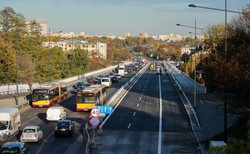 Dziś otworzą w Warszawie wiadukt Trasy Łazienkowskiej. Kierowcy już kpią