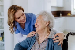 Bon senioralny 2024. Nawet 2121 zł miesięcznie, ale jeden warunek